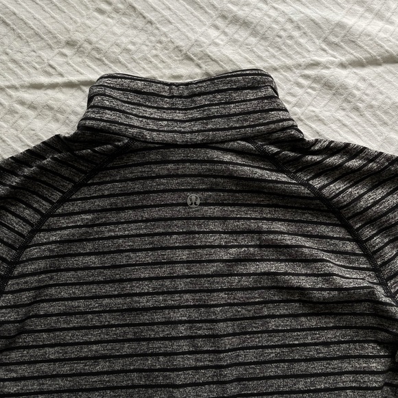 Lululemon Men long sleeve 1/4 zip shirt striped heathered black Medium - Picture 2 of 8